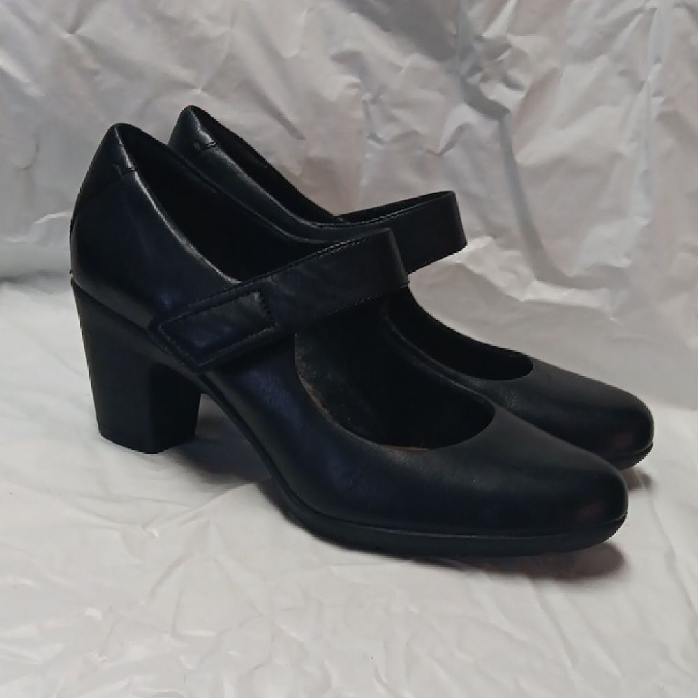 Clarks Arttisan Black Leather Heels Women's Size 9.5